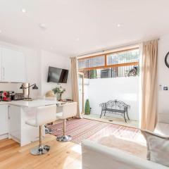 2 bed garden flat with air con by Fulham Broadway