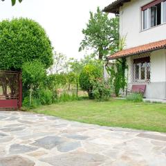 Holiday home in Asti with a lovely hill view from the garden