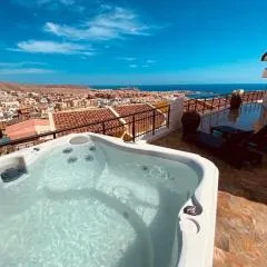 The Feelgood House with jacuzzi and ocean view