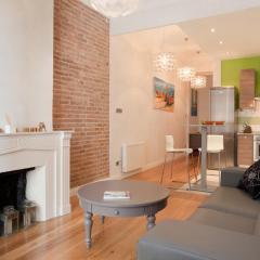 LUXURY BARCELONA CENTRAL CITY COSY 3 BEDROOM APARTMENT WITH PRIVATE TERRACE