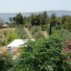 New apartment with private path to sea-Mirko