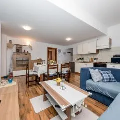 Apartment in Mundanije with Seaview, Terrace, Air condition, WIFI (3748-2)
