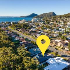 The Bay House Shoal Bay huge five bedroom holiday home with WiFi and Foxtel