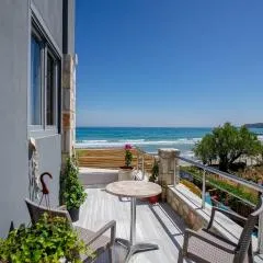 Golden Dolphin Studios & Apartments