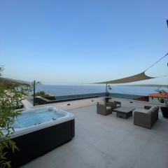 Exclusive Seafront Suite with jacuzzi