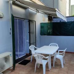 Karina, to the beach with terrace and private parking