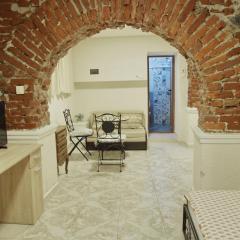 Top Center Detached Apartment Studio