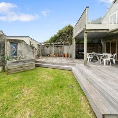 Stroll to the Sea - Te Horo Beach Holiday House