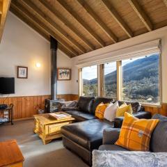 Banjo 4 Two Bedroom with Loft real fireplace and mountain views