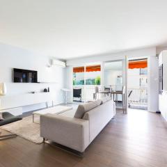 Modern apartment 2 bedrooms quiet terrace in a palm beach area, 30 meters from seaside