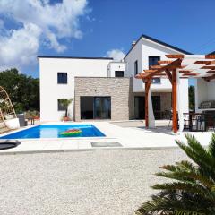 Lazy 8 Villa