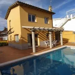 Magnolia l'Escala 2, casa con piscina y barbacoa a 100m de la playa