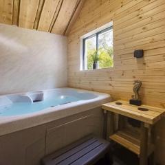 Woodlands Family Retreat Windermere with Hot Tub and Sauna