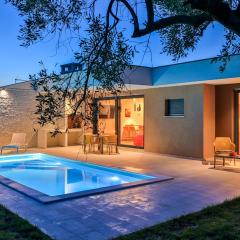 Villa Solis-Modern Villa for a romantic retreat, heated pool