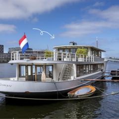 Stunning boat with a view