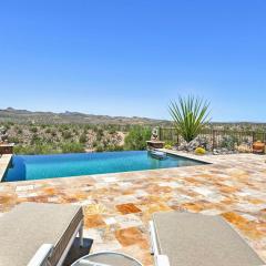 Luxe Phoenix Home Infinity Pool and Outdoor Kitchen