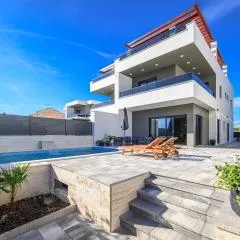 VILA MIRA