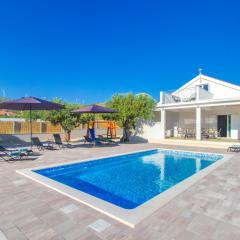 Villa Antonia with heated pool