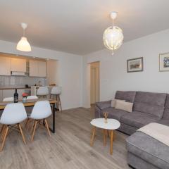 Two Flowers Luxury Apartment