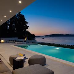 Beachfront Villa The View with Pool