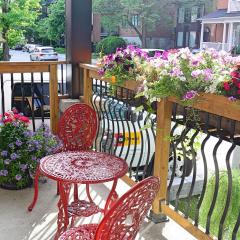 Ottawa Downtown Executive Apartment Retreat with Private Balcony near Bank Street - Sleep Max 2