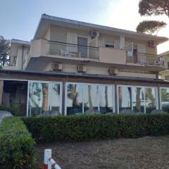 Spacious double room a stone throw from the sea