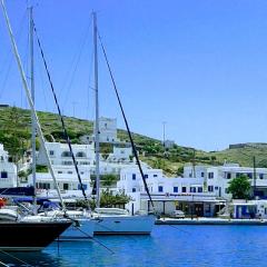 Yacht Front Studio - Back Yard - No 8