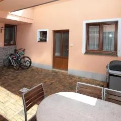 Domeček ve dvoře