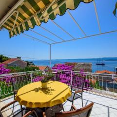 Award winning Garden Apartment with large Terrace and amazing Seaview