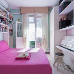 Bright & Cozy Room With Balcony