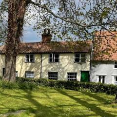 Charming Town Centre Character Cottage With Parking