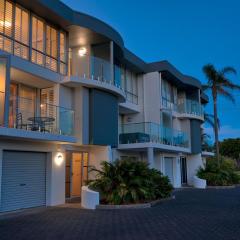 Barefoot 7 Fabulous Fingal Bay