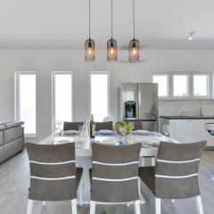 Villa Manuela with heated pool 400 meters from the sea - by TA Leut Agency