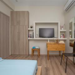 Cosy Penthouse With Terrace Near Metro Station