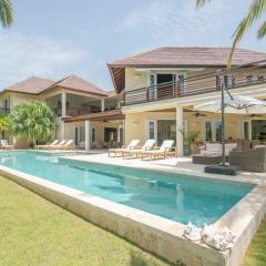 Spacious lake front villa with in-room jacuzzis in luxury golf and beach resort