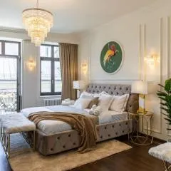 HOLT Old Town Suites with Balcony