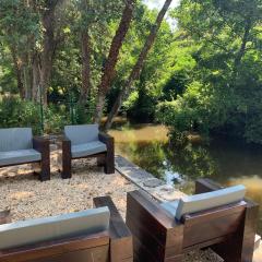 Villa au bord de la Rivière avec Jacuzzi