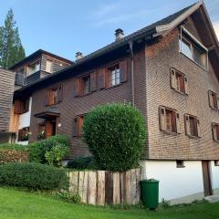 Bauernhaus am Pfänderhang mit Seeblick