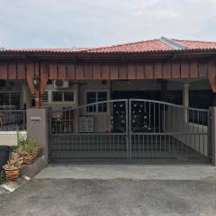 No 96 Nazirin Homestay Lumut