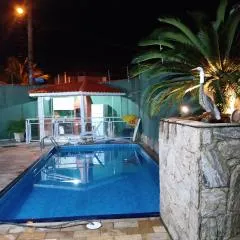 Casa 100mtrs do mar com piscina aquecida