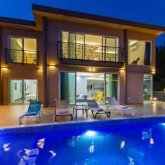 LA VILLA CELINE- XLarge villa complete privacy in nature, pool with wonderful view