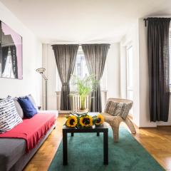 oompH Warsaw Central 3-bedroom Flat