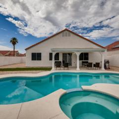 Luxurious House With A Pool, Spa, and Patio, Sleeps 6 Comfortably