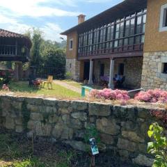 Preciosa casona con hórreo