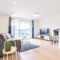 Sunny Center Apt, Covered Parking, Balcony & Self Check-in