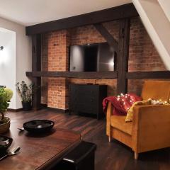 Ceglana i Witrażowa Komnata