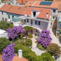 Award winning Garden Apartment with large Terrace and amazing Seaview