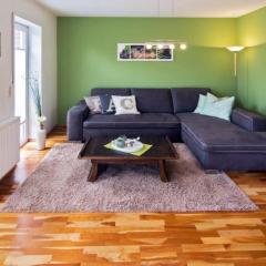 Ferienhaus-Waterkant-bis-6-Personen-mit-Garten