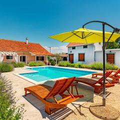 Awesome Home In Pakovo Selo With 3 Bedrooms, Wifi And Outdoor Swimming Pool