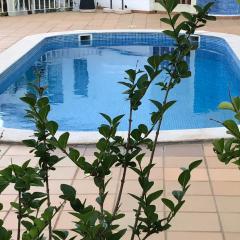Algarve, Carvoeiro centre-ville, Récent appartement en duplex pour 5 personnes